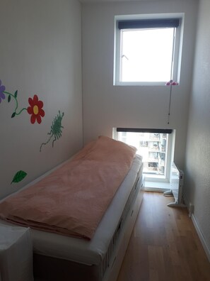 3 bedrooms, WiFi, bed sheets, wheelchair access