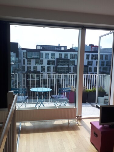 Quiet and sunny top floor apartment