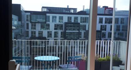 Quiet and sunny top floor apartment