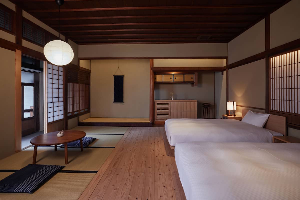 Grand Twin Room | Peti besi dalam bilik, dihias secara berasingan