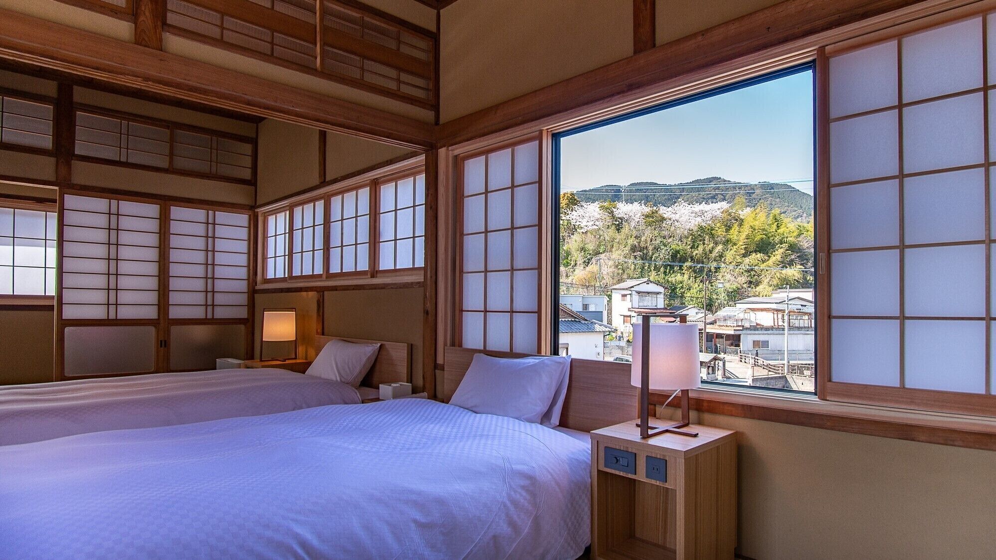 Minibar (some free items), in-room safe, WiFi (free)