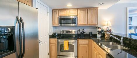 Refrigerador, microondas, horno, placa de cocina