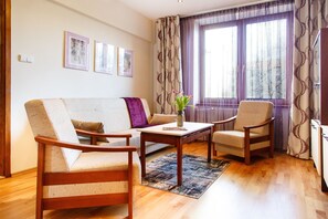 TV - Awesome 2BR city centre dream home+FREE garage (Košice)