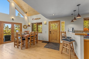 Dining - Beautiful Home w/ Spacious Deck, Hot Tub, Game Room, Pet Friendly - Porcupine Slopes (Fairplay)