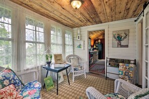 Smart-TV, Kamin, Bücher