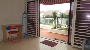 Interior - Minimalist 2.5 storey house in Shah Alam City (Shah Alam)