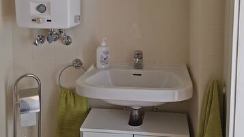 Apartment | Bathroom | Shower, towels, soap, toilet paper