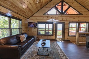 TV connectée, cheminée, jeux vidéo, baby-foot