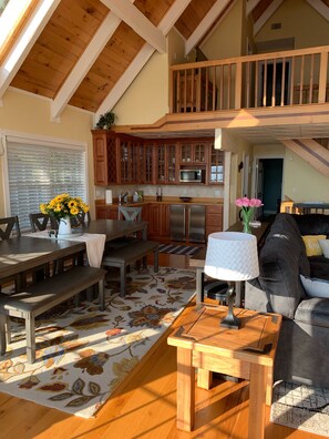 Interior - PRIVATE POOL *MAY 1 - OCT 1*,  PRIVATE Dock, Osage Beach, Near Margaritaville (Osage Beach)