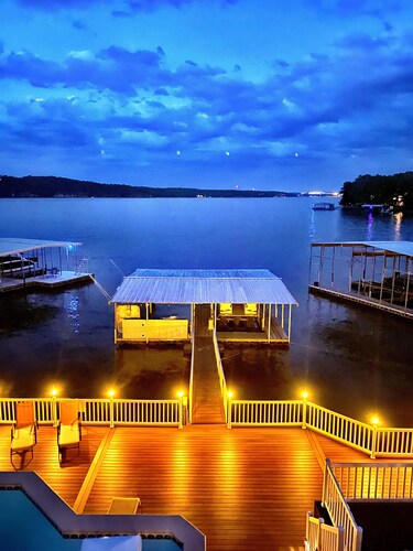 PRIVATE HEATED POOL MAY 1 - OCT 1 + PRIVATE 2 WELL DOCK