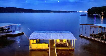 PRIVATE HEATED POOL MAY 1 - OCT 1 + PRIVATE 2 WELL DOCK