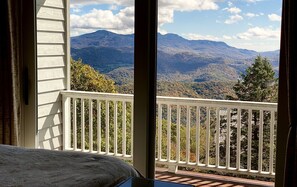 Interior - Top of Beech! Incredible Views of Grandfather Mtn and Banner Elk/ Walk to Fred’s (Beech Mountain)