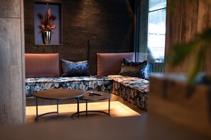 Àtic Deluxe, sauna (Panorama Queen) | Sala d'estar | Televisor intel·ligent, Netflix, terres tèrmics i serveis de streaming