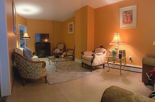 THE OLD JAIL HIDEAWAY AT JIM THORPE, P.A. - PRIVATE PARKING