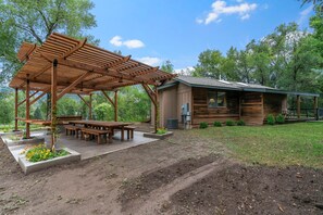 Outdoor dining - Pickle Ball Courts, Peaceful Deck Next to Creek! (Durango)