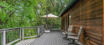 Pickle Ball Courts, Peaceful Deck Next to Creek!