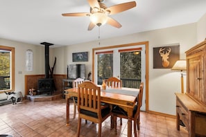 Dining - Pickle Ball Courts, Peaceful Deck Next to Creek! (Durango)