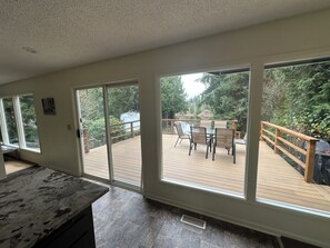 Interior - Private house, no stairs, large deck,  5 watercraft hiking trails - 2026WorldCup (Renton)