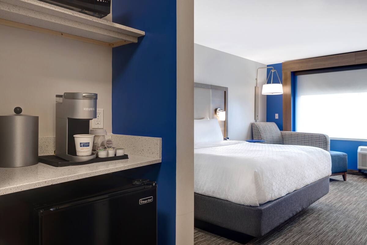 Skrifborð, vinnuaðstaða fyrir fartölvur, myrkratjöld/-gardínur