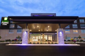 Exterior - Holiday Inn Express & Suites Ann Arbor - University South by IHG (Ann Arbor)