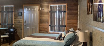 Rojo Buffalo Cabin at The Lazy Buffalo Wichita Mountains, Cache Medicine Park
