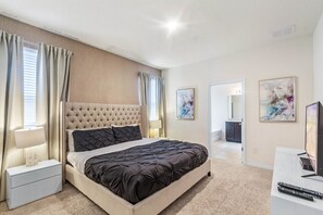 6 bedrooms, iron/ironing board, WiFi, bed sheets