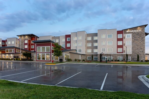 Hotel features a flat roof and symmetrical facade with multiple windows.
