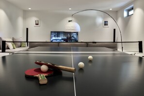 Villa - privat pool | Vardagsrum | Platt-tv och dvd-spelare