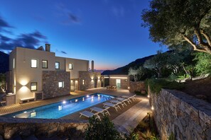Front of property - Villa Adagio (Agios Nikolaos)