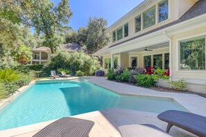 Lämmitetty uima-allas