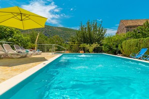 Outdoor pool, a heated pool - Waterfront Historic Villa, beautiful Renaissance garden, heated swimming pool (Mokošica)