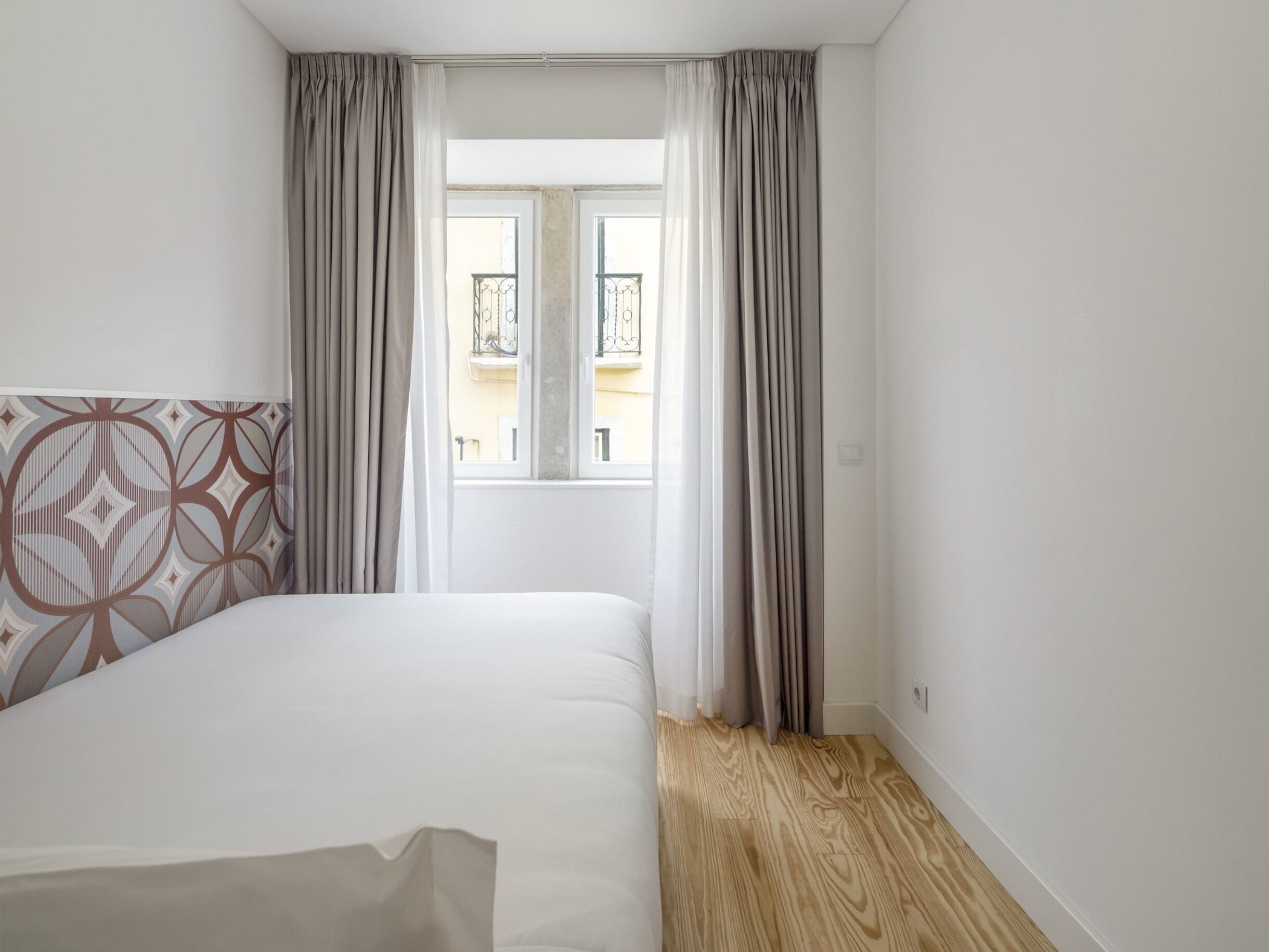 Studio | Värdeförvaringsskåp på rummet, strykjärn/strykbräda och barnsängar