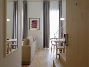 In-room safe, iron/ironing board, cots/infant beds, free WiFi - LSA Santos by Numa (Lisbon)