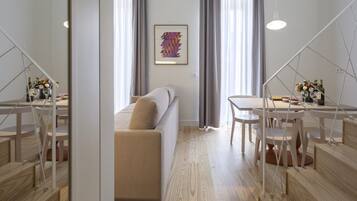 Dúplex, 1 habitación | Caja fuerte, tabla de planchar con plancha, cunas (de pago)