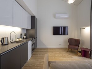 Nhà Duplex, 1 phòng ngủ | Bếp riêng | Tủ lạnh, lò vi sóng, bếp nấu, máy rửa bát 