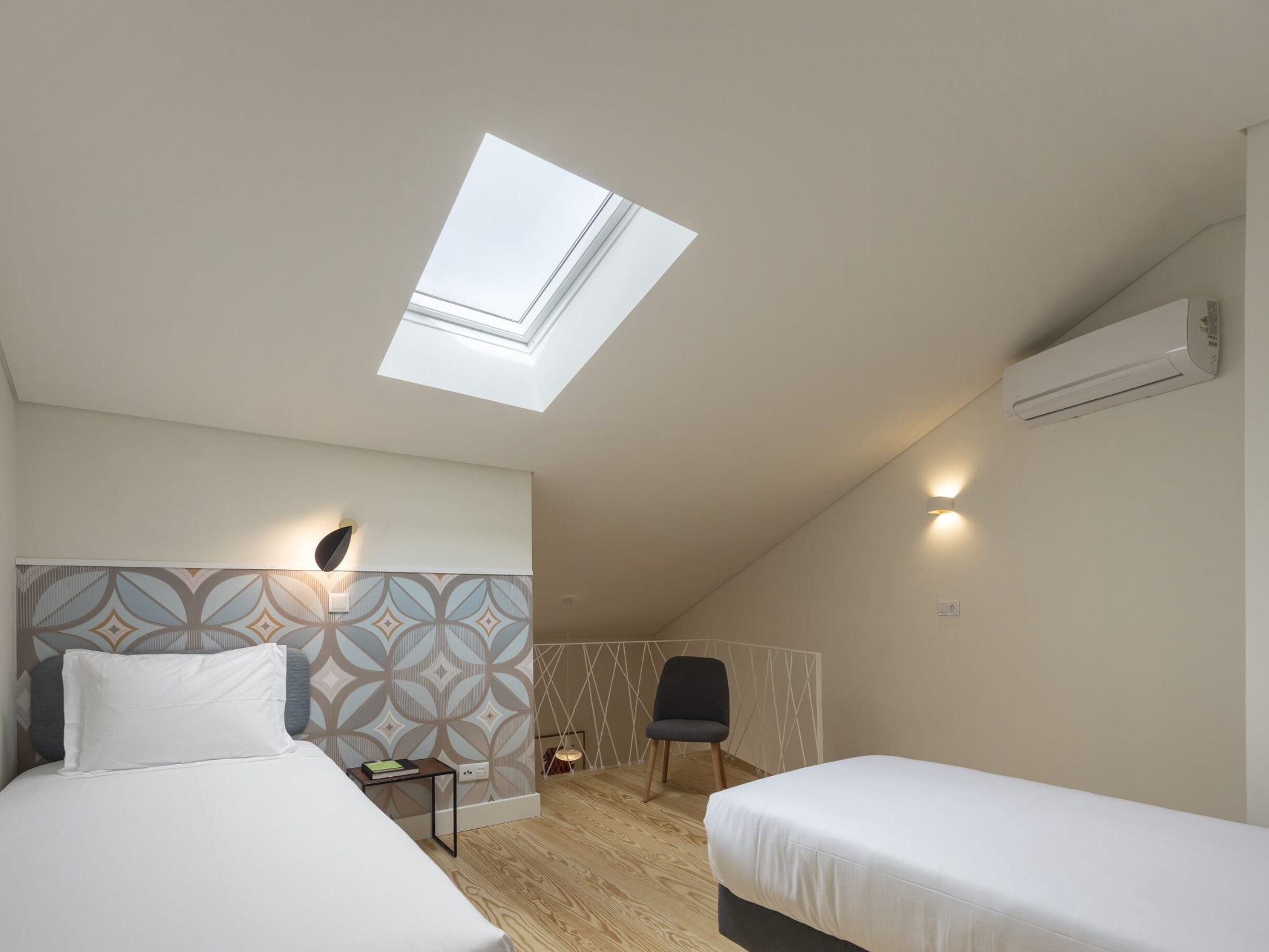 Duplex, 2 Bedrooms | Peti besi dalam bilik, seterika/papan seterika, katil bayi/kot (surcaj) 