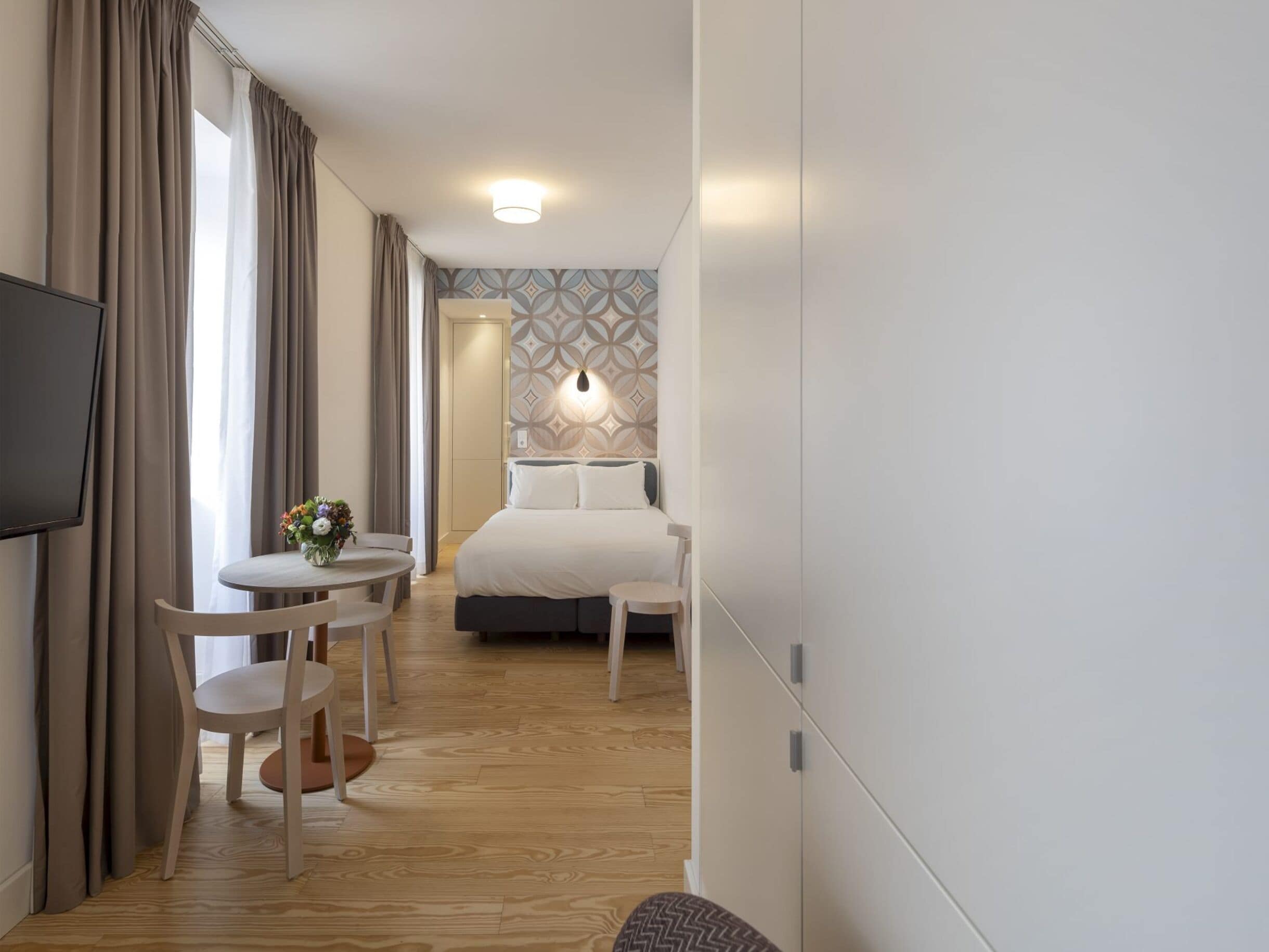 Studio | In-room safe, laptop workspace, iron/ironing board