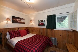 4 bedrooms, free WiFi, bed sheets - Sunset Lodge: A Waterfront, Boathouse and Dock, Colton, NY (Colton)