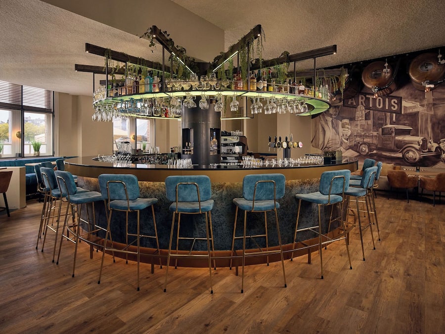 Bar (trong khuôn viên)
