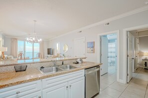 Interior - Emerald Isle 905 - BEACH CHAIRS INCLUDED! Affordable rates! (Panama City Beach)