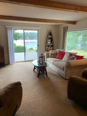 Smart TV - 1bd, 1bath Lake Ki Waterfront House, Arlington,Wa (Arlington)