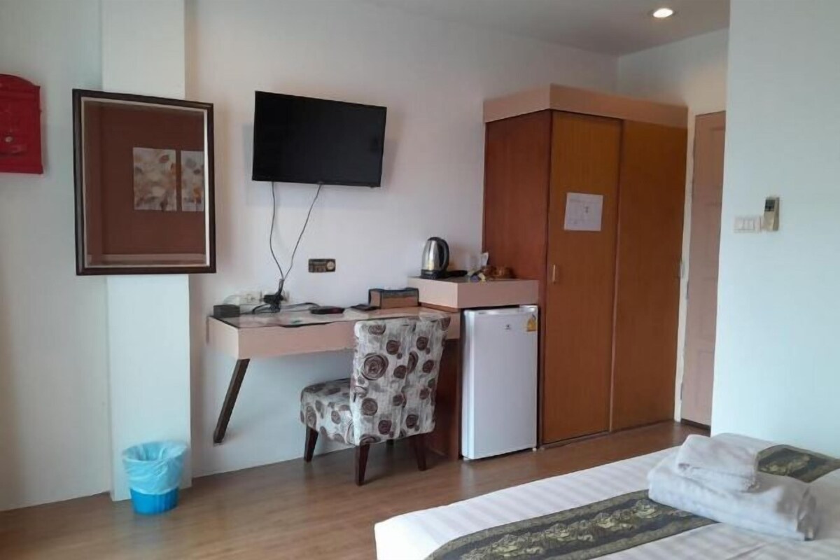 In-room safe, desk, blackout drapes, WiFi (free)