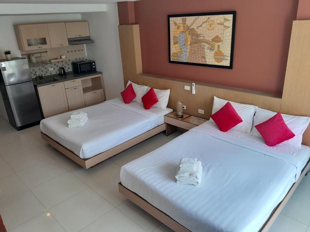 Family Studio Suite | In-room safe, individually furnished, desk, blackout curtains