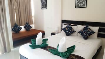 Family Double Room | In-room safe, individually furnished, desk, blackout drapes
