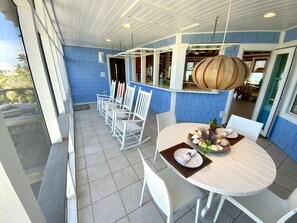 Outdoor dining - Calypso: Your Oceanfront Oasis Steps Away from Hope Town, Dock, Pool (Elbow Cay)