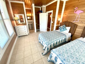6 bedrooms, WiFi, bed sheets - Calypso: Your Oceanfront Oasis Steps Away from Hope Town, Dock, Pool (Elbow Cay)