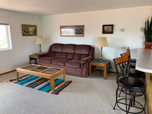 Smart-TV, Bücher, Stereoanlage