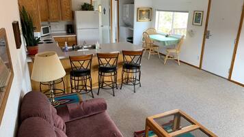 Smart TV, books, stereo