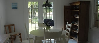 Idyllic cottage on Accabonic Harbor