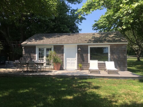 Idyllic cottage on Accabonic Harbor
